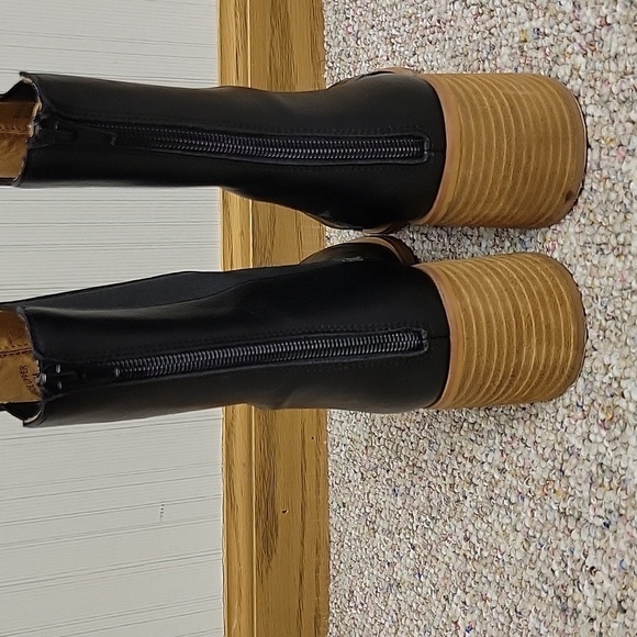 Oasis Society  Black Heeled Chelsea Boots with Block Heel Sz 8. - Picture 3 of 5